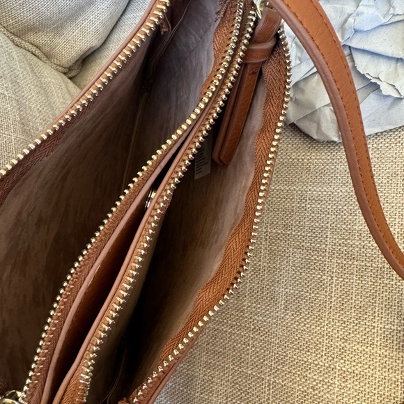 Old navy Triple compartment crossbody bag - Picture 4 of 11